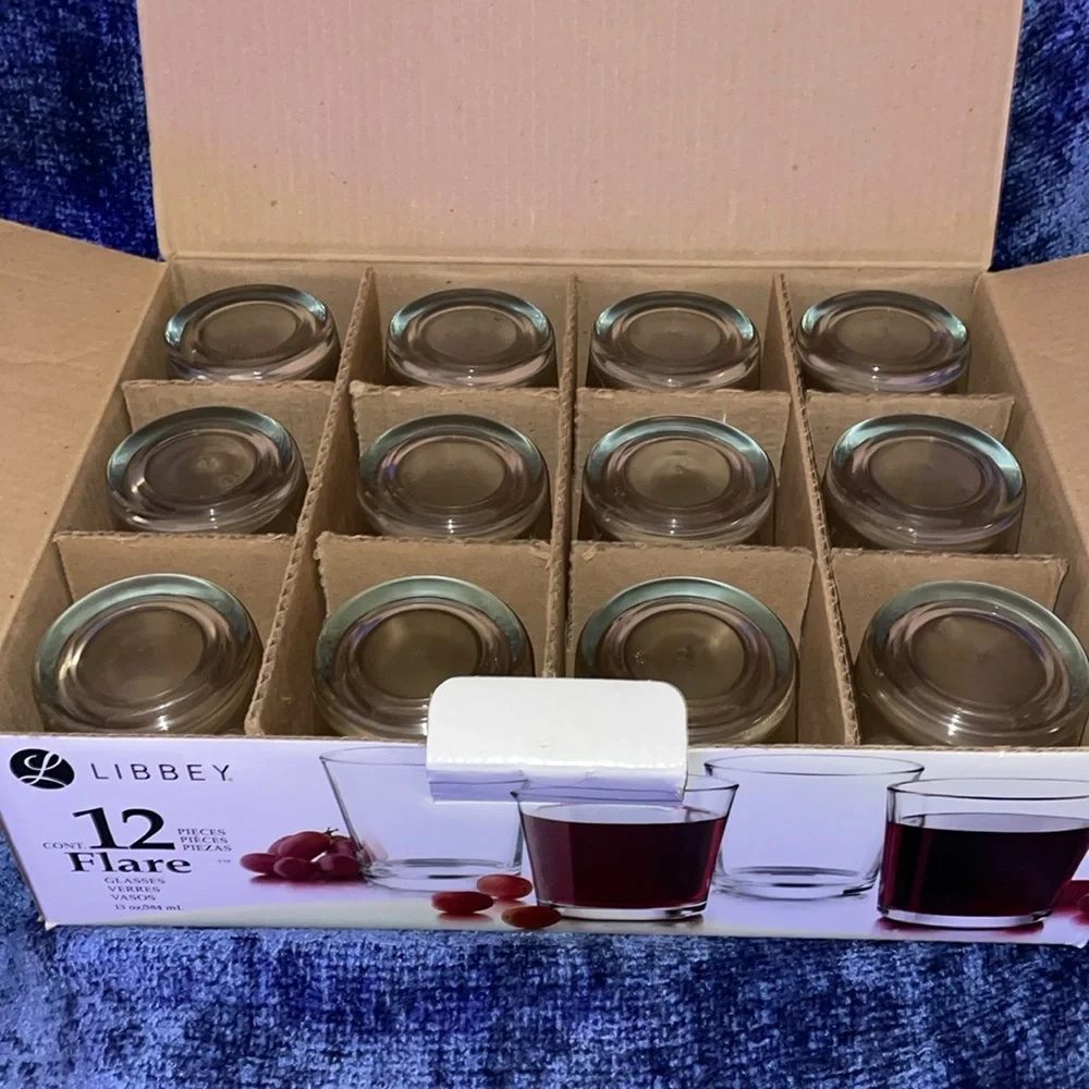 NIB Libbey Flare Glass Set. Clear Design. Qty. (12). - Picture 2 of 4